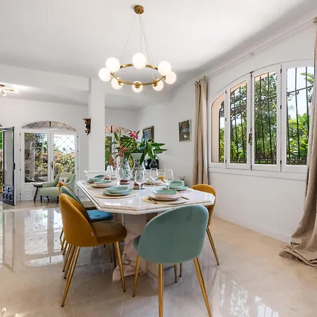 Sophora, Luxury Getaway In Prime Location Near Puerto Banus With Heated Pool Vila