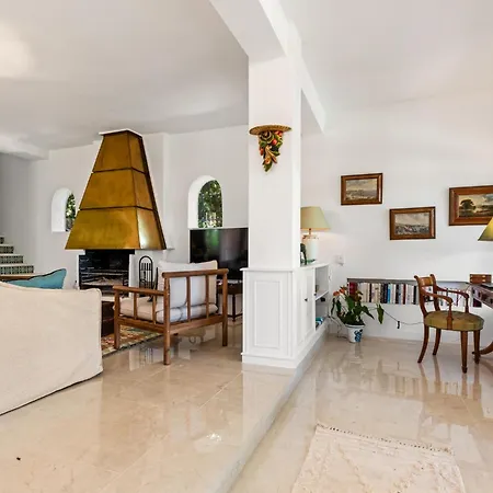 Sophora, Luxury Getaway In Prime Location Near Puerto Banus With Heated Pool Vila