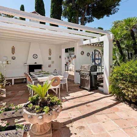 Sophora, Luxury Getaway In Prime Location Near Puerto Banus With Heated Pool Vila *
