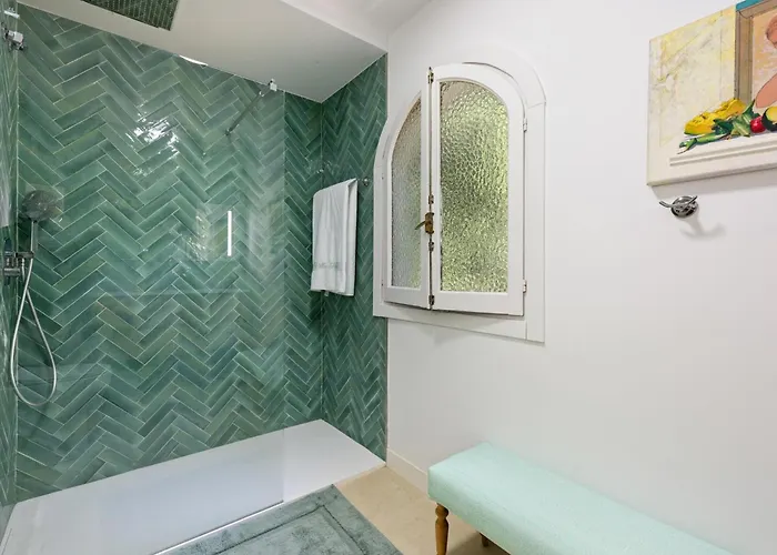 Sophora, Luxury Getaway In Prime Location Near Puerto Banus With Heated Pool