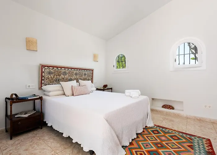 Sophora, Luxury Getaway In Prime Location Near Puerto Banus With Heated Pool *