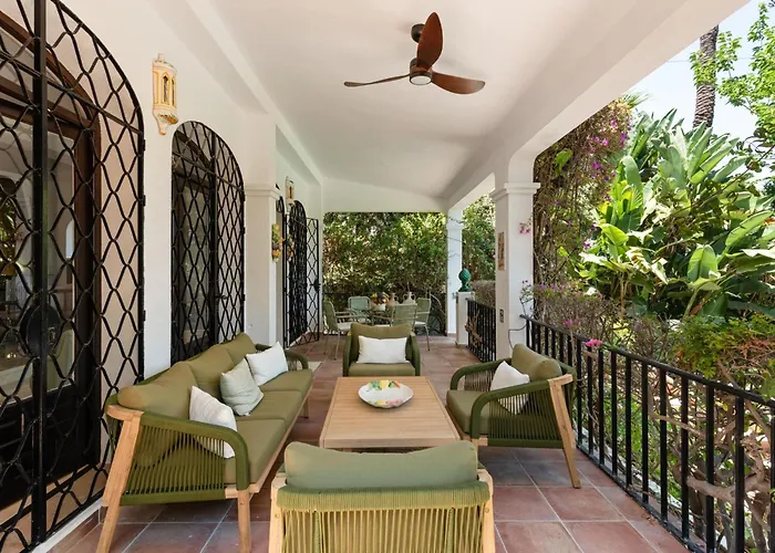 Sophora, Luxury Getaway In Prime Location Near Puerto Banus With Heated Pool