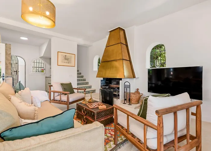 Sophora, Luxury Getaway In Prime Location Near Puerto Banus With Heated Pool Marbella