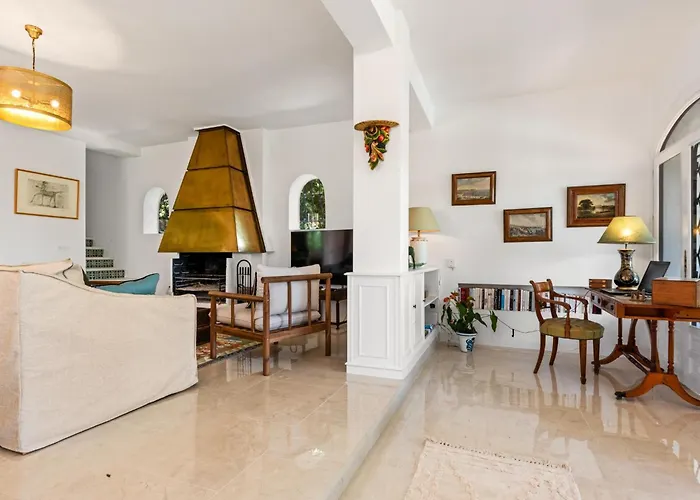 Sophora, Luxury Getaway In Prime Location Near Puerto Banus With Heated Pool Willa