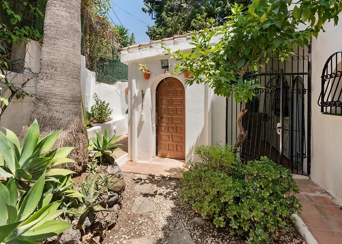 Sophora, Luxury Getaway In Prime Location Near Puerto Banus With Heated Pool