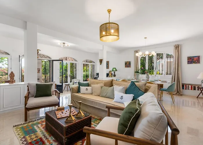 Sophora, Luxury Getaway In Prime Location Near Puerto Banus With Heated Pool Willa