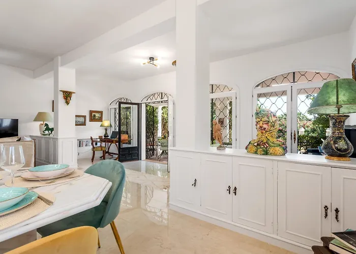 Willa Sophora, Luxury Getaway In Prime Location Near Puerto Banus With Heated Pool