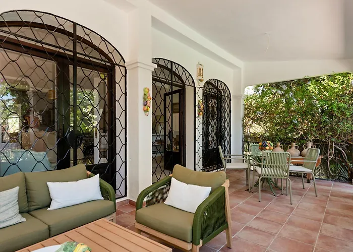 Sophora, Luxury Getaway In Prime Location Near Puerto Banus With Heated Pool