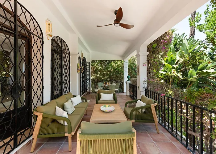 Sophora, Luxury Getaway In Prime Location Near Puerto Banus With Heated Pool